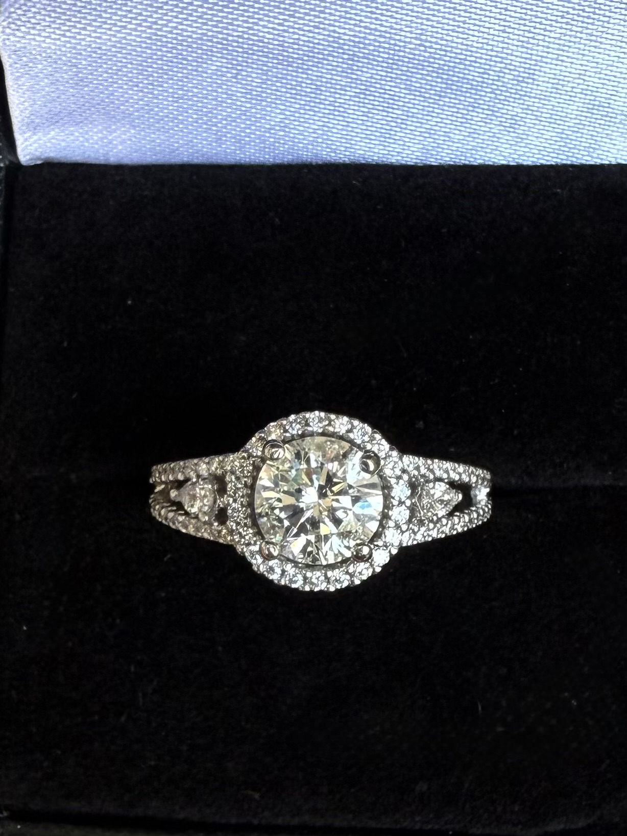 Round brilliant diamond with halo and split shank